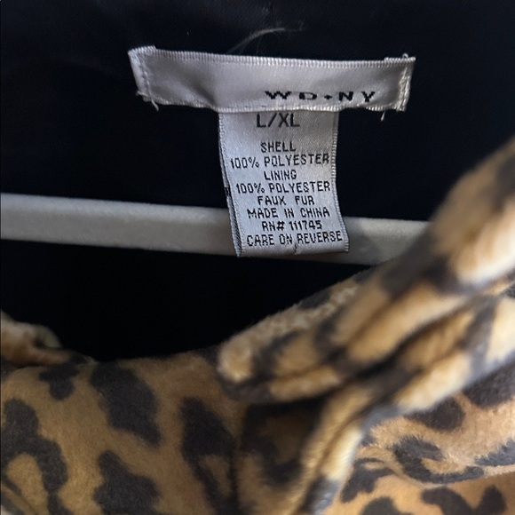 ⭐️WD. NY Leopard Print Cape⭐️ - Picture 6 of 9